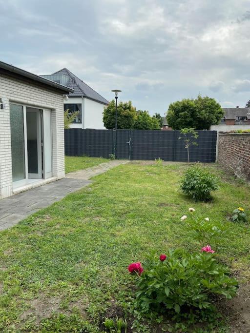 Charmante Gartenwohnung Mit Privatem Grossen Garten Köln Ngoại thất bức ảnh