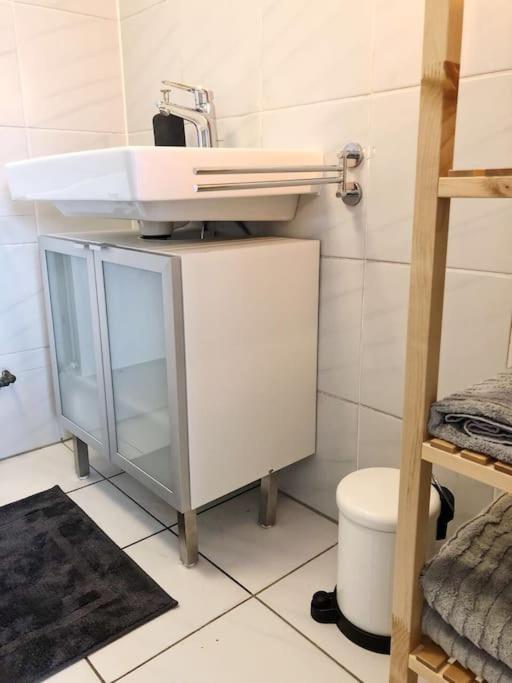 Charmante Gartenwohnung Mit Privatem Grossen Garten Köln Ngoại thất bức ảnh